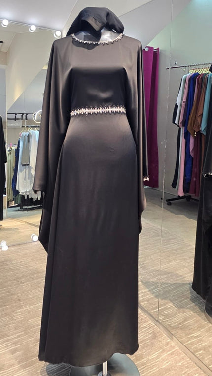 Black Farasha Zoom Abaya with stone embellishment lining.