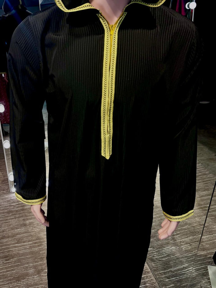 Men Black Slim fit kandura with gold thread embroidery and cap.